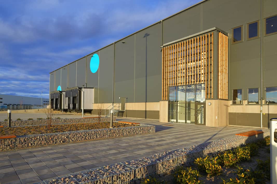 Entrén till fastigheten.