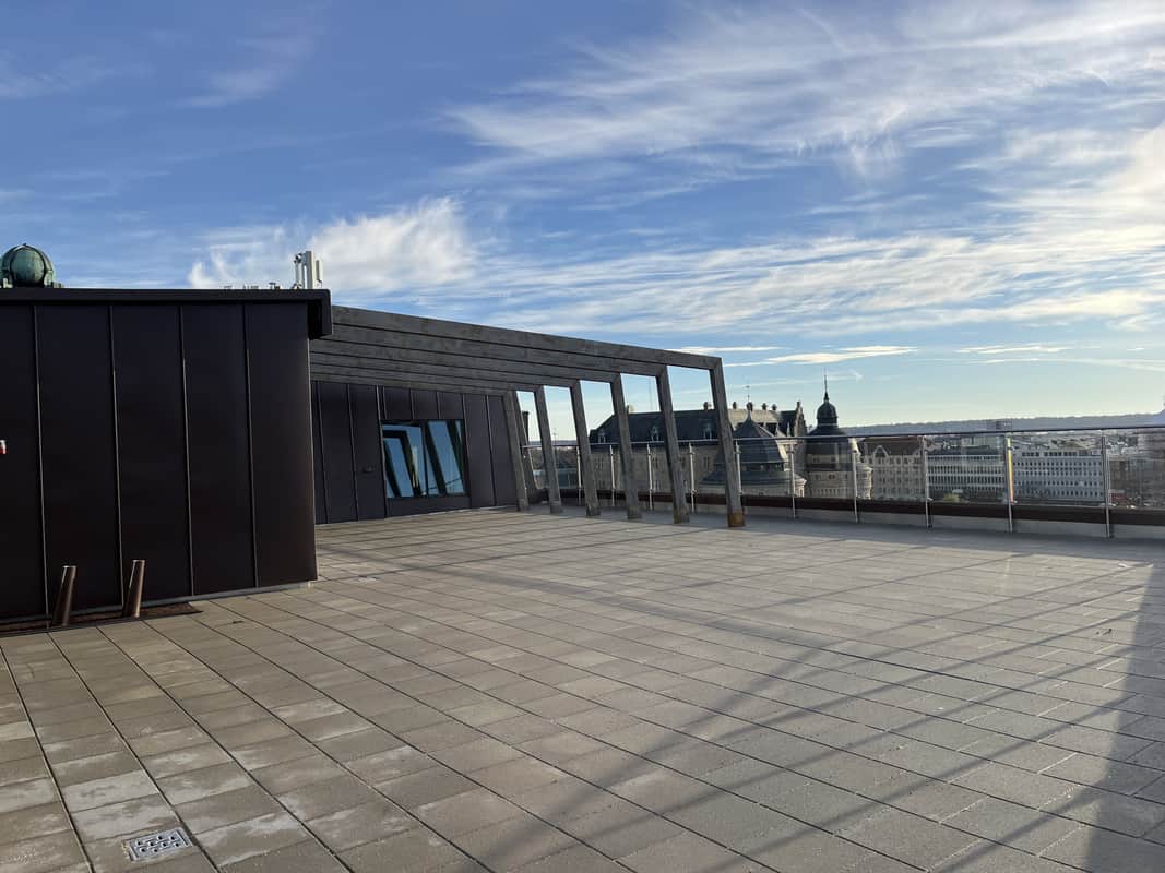 Takterrass med utsikt över slottet