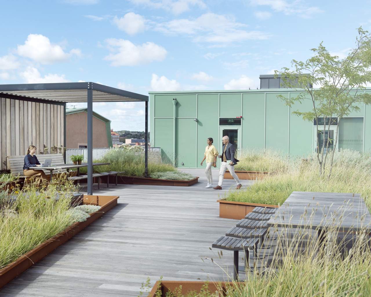 Människor på takterrassen.