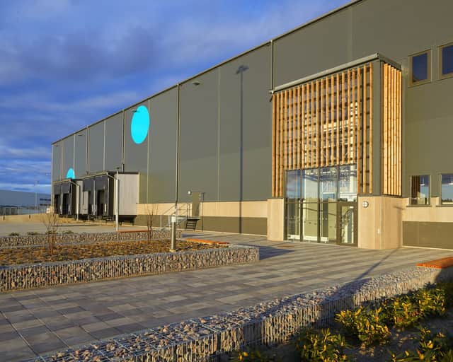 Entrén till fastigheten.