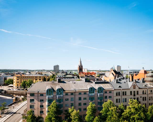 Vacker utsikt över takåsar intill fastigheten