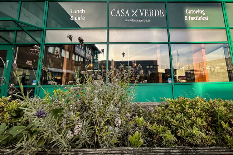 Casa Verdes gröna och lummiga fasad.