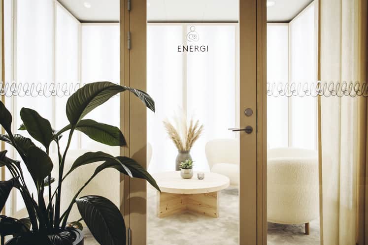 Glasdörr med texten Energi.
