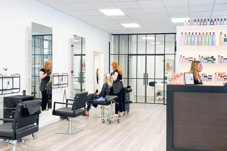 Interiörbild från frisörsalongen.