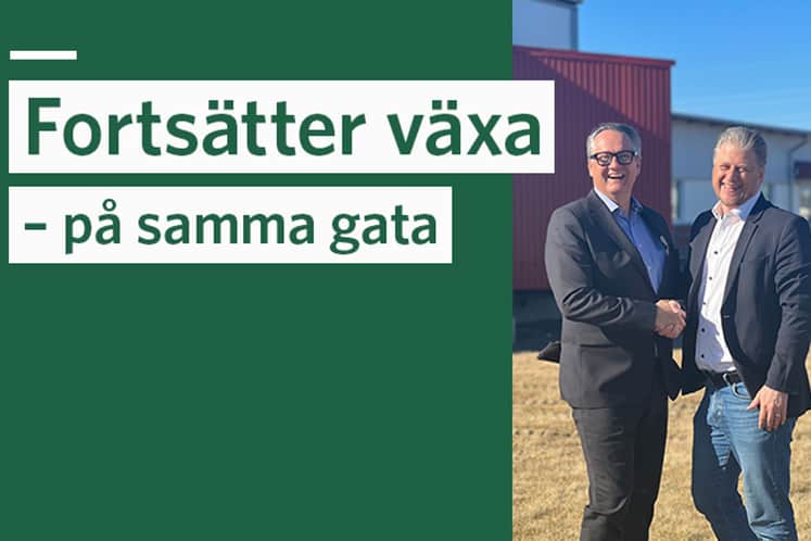 Två personer som skakar hand.