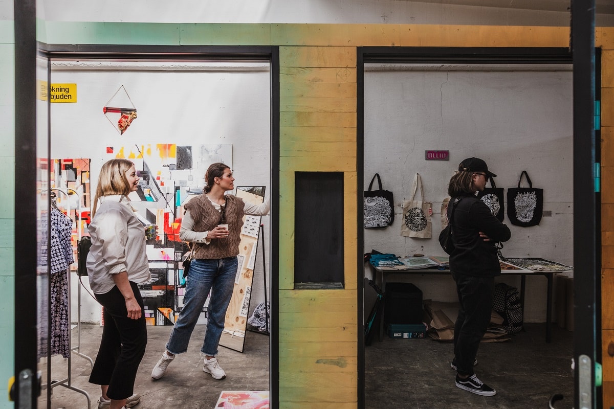 Bes&ouml;kare fr&aring;n invigningen.