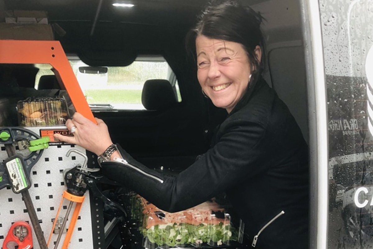 Marita i en sk&aring;pbil.