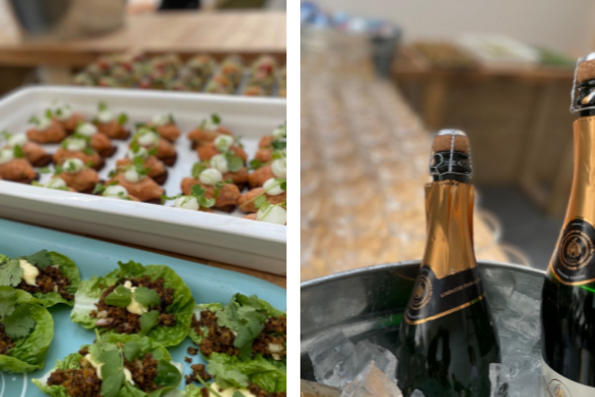 N&auml;rbild p&aring; snittar och bubbelflaskor.