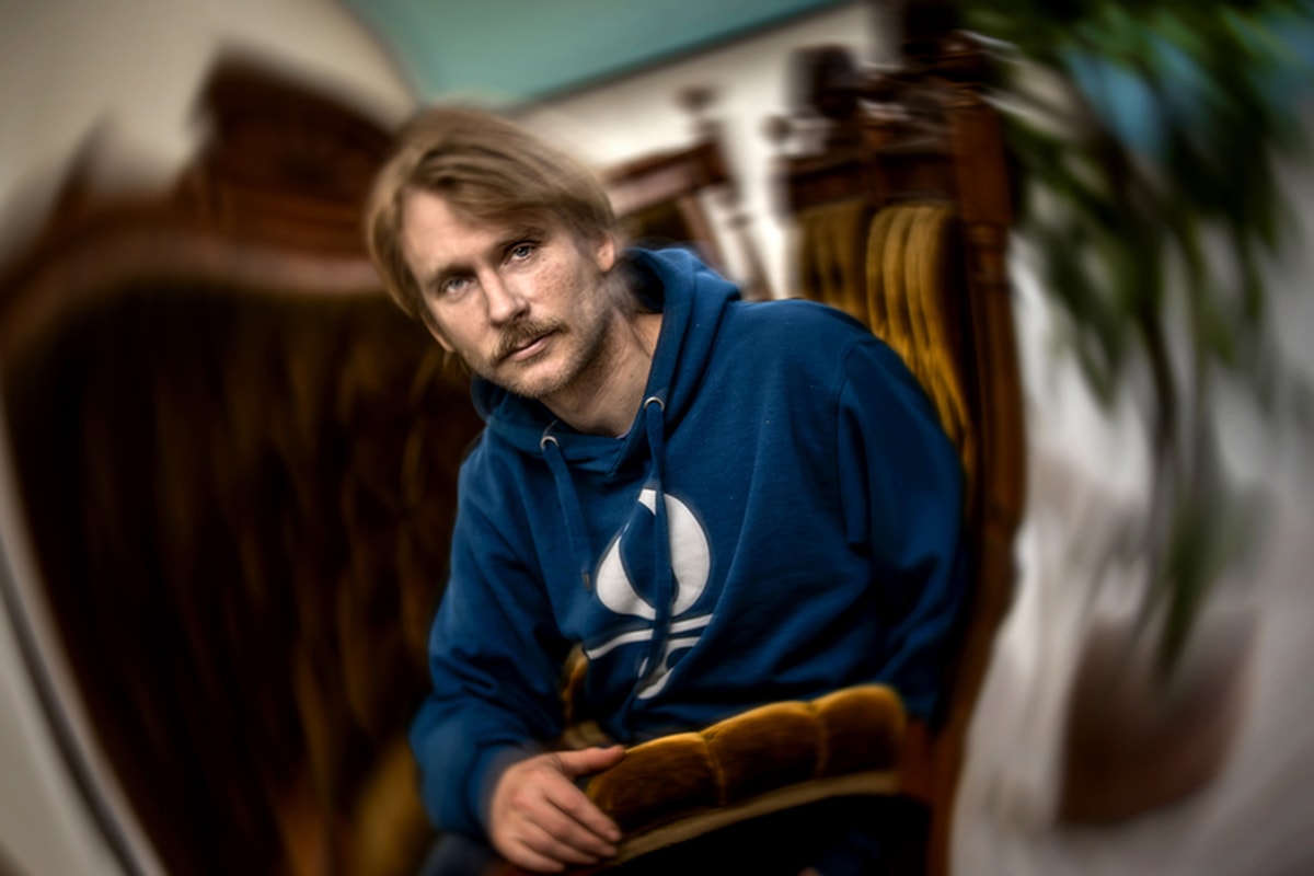 Portr&auml;tt av Ivan Larsson.