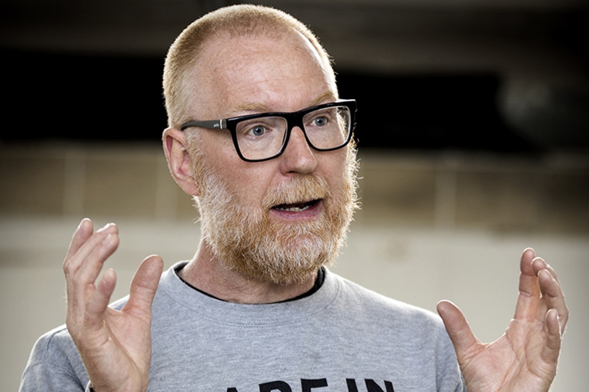 Portr&auml;tt av Johan Red Top Larsson.