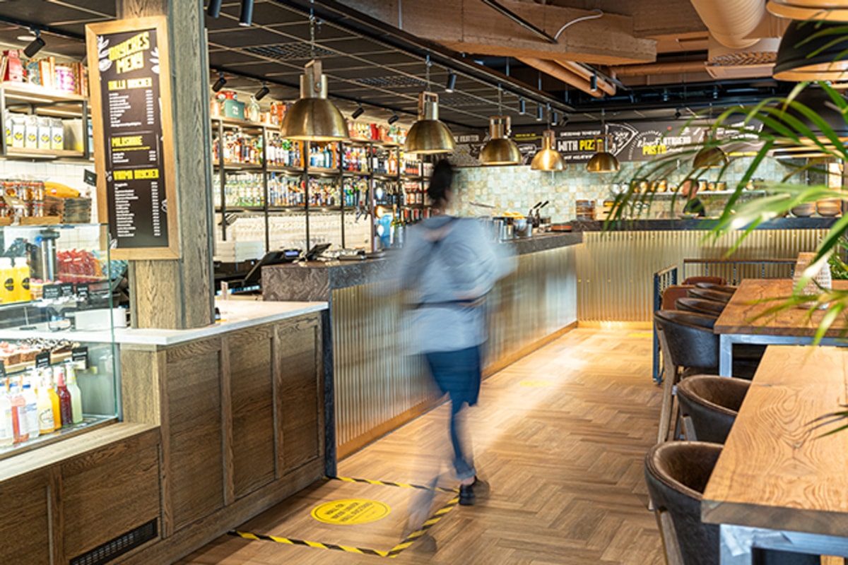 Interi&ouml;rbild fr&aring;n restaurangen.